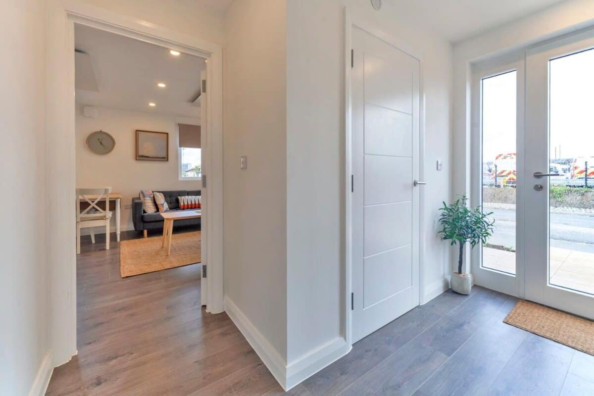 Contemporary 1 Bedroom Apartment In Ashford Ashford  Exterior photo